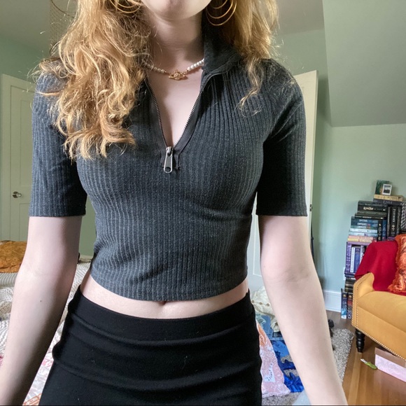 Gray zipper crop top - Picture 2 of 4